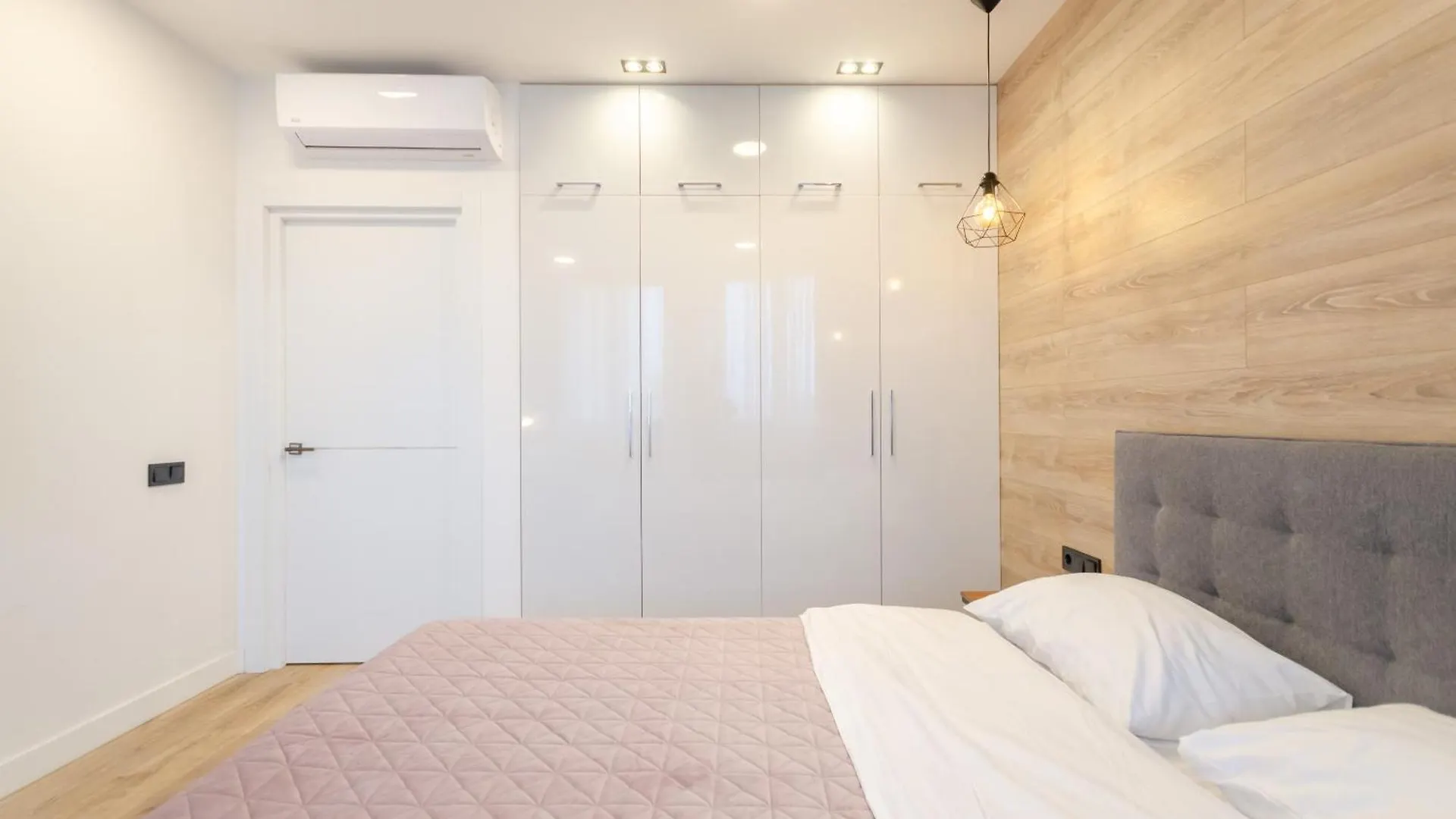 Petrovdom Apartments 18-199 In Rc New York Concept House, Antonovycha 74 基輔 0*,